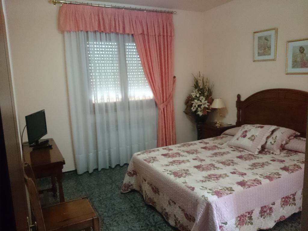 Hostal El Violi Cardona Exterior photo