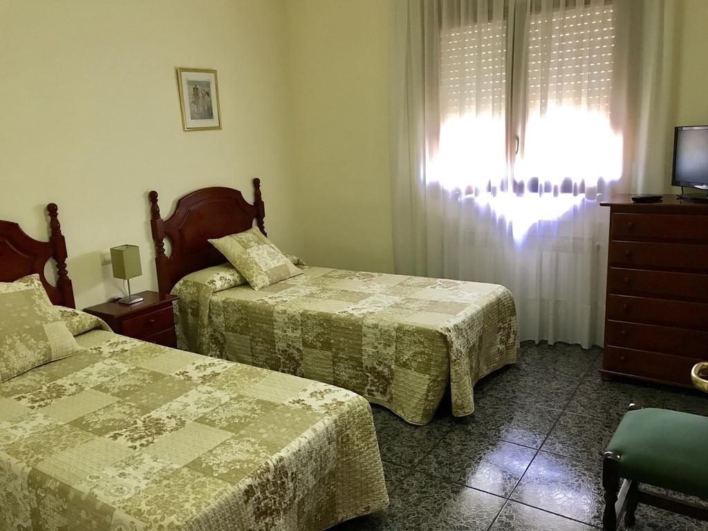 Hostal El Violi Cardona Exterior photo