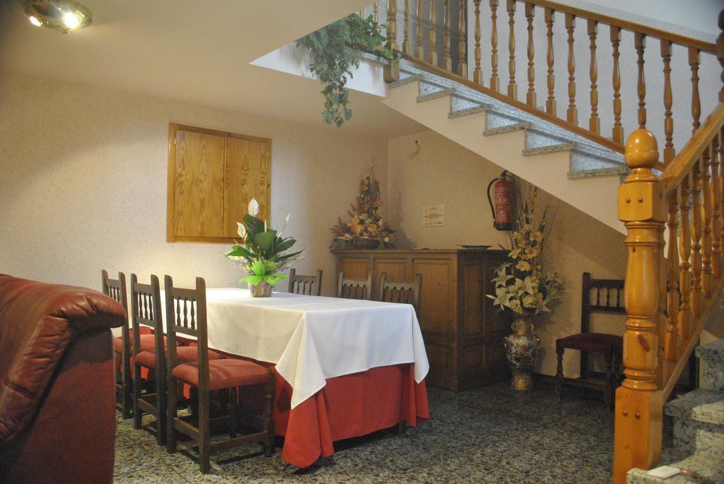 Hostal El Violi Cardona Exterior photo